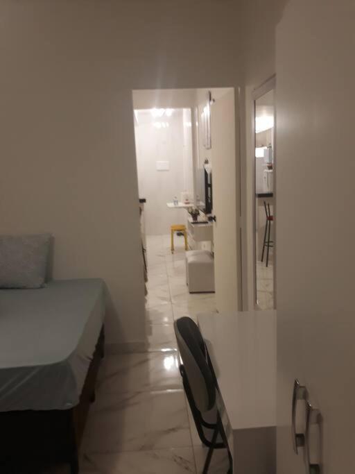 Ap Mobiliado Em Edificio Redondo Centro